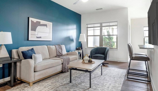 Landing | Amazing 2BD, Courtyard, Pool