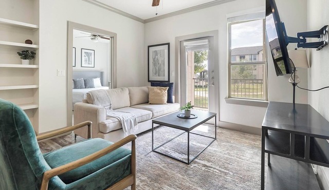 Landing | Amazing 2BD, Courtyard, Gym