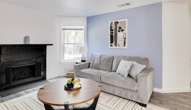 Landing | Amazing 2BD, Tennis Court, Pool