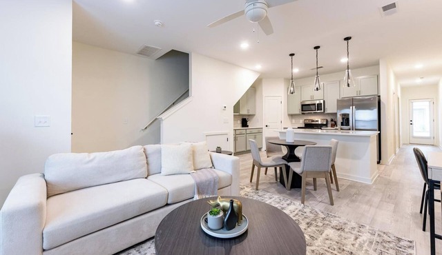 Landing | Amazing 3BD, Pool, Gym