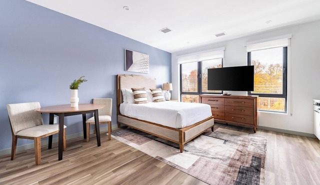 Landing | Amazing Studio, Pool, Gym