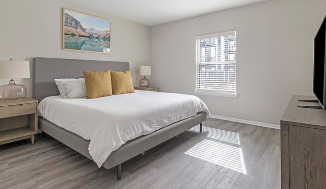 Landing | Amazing 1BD, Pool, Gym
