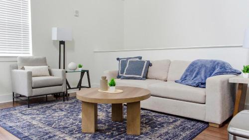 Landing Apartments - Hickory Cottages