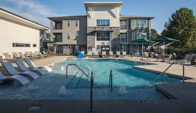 Landing Apartments Near Downtown Raleigh & WakeMed