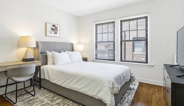 Landing at 4455 S. Greenwood Avenue - Studio in Kenwood
