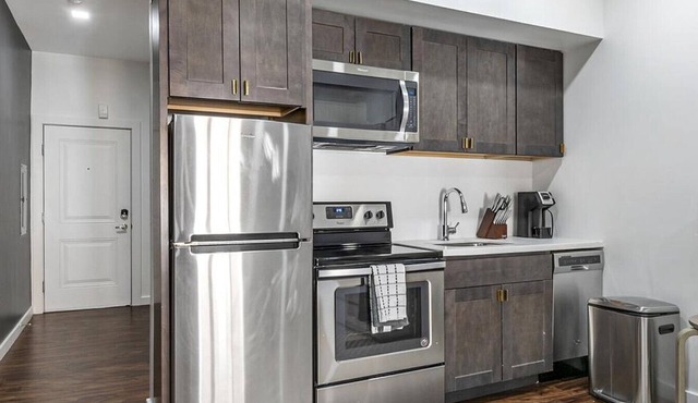 Landing at 824 N Calvert St - 1 Bedroom in Mount Vernon