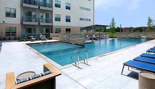 Landing at Atlas Waterside Apartments - 1 Bedroom in Downtown Benbrook