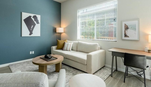 Landing at Avilla Eastlake - 1 Bedroom in Downtown Thornton