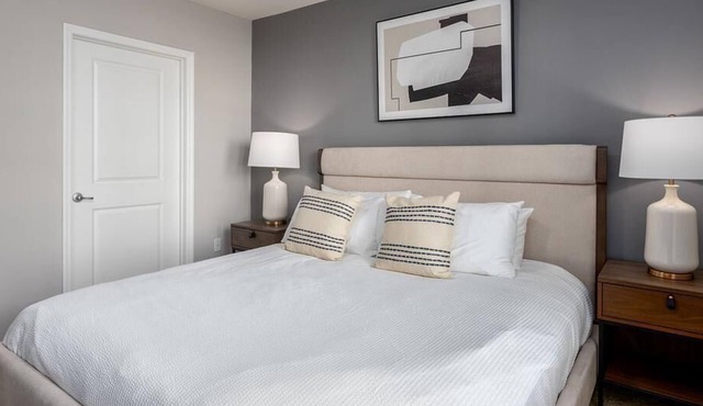 Landing at Berkley House - 2 Bedrooms in Downtown Columbus