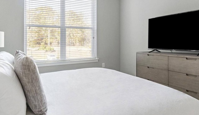 Landing at Blu on Farrington - 2 Bedrooms in Woodland Acres