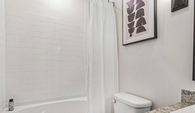 Landing at Century Belmont Station - 1 Bedroom in Middletown