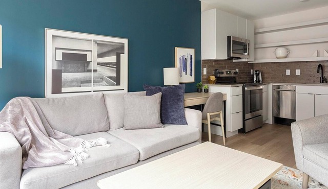 Landing at Copper Flats - 1 Bedroom in North Ph.