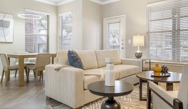 Landing at Dane Park Grapevine - 2 Bedrooms in Grapevine