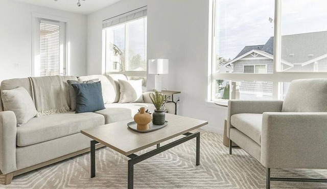 Landing at Helm - 3 Bedrooms in Silver Lake