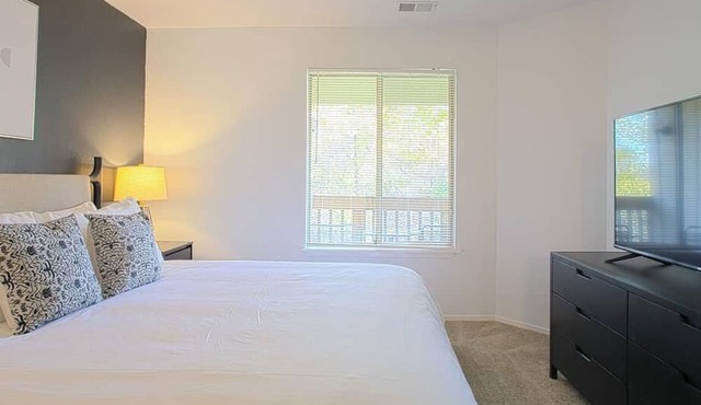 Landing at Hidden Lakes - 2 Bedrooms in Independence Charter Township