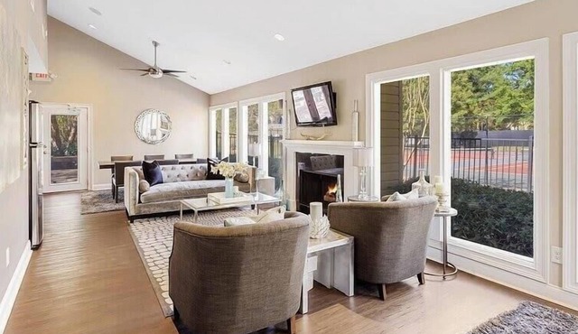 Landing at Lakeside Retreat at Peachtree Corners - 2 Bedrooms in Downtown Peachtree Corners