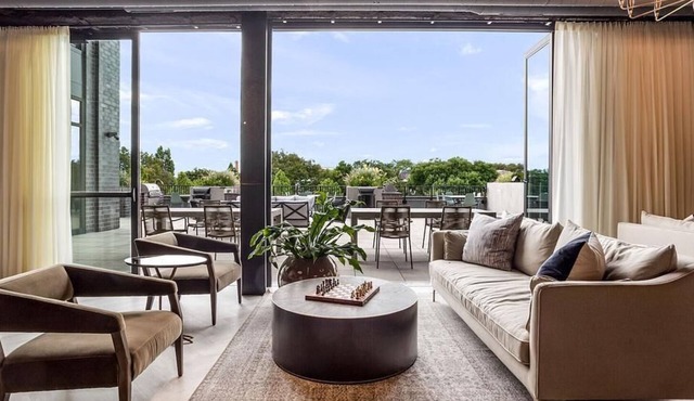 Landing at Logan Apartments - Studio in Logan Square