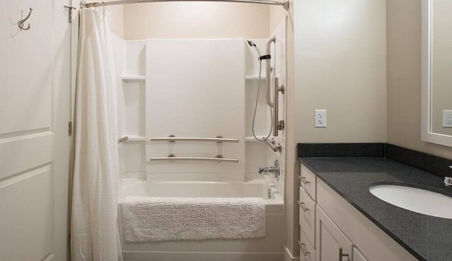 Landing at Marina Lofts - 2 Bedrooms in East Toledo