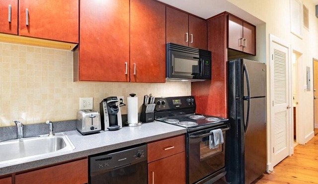 Landing at Mayton Transfer Lofts - Studio in Downtown Petersburg
