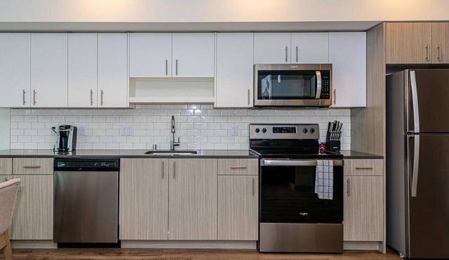 Landing at Midtown 64 - Studio in Downtown Kent