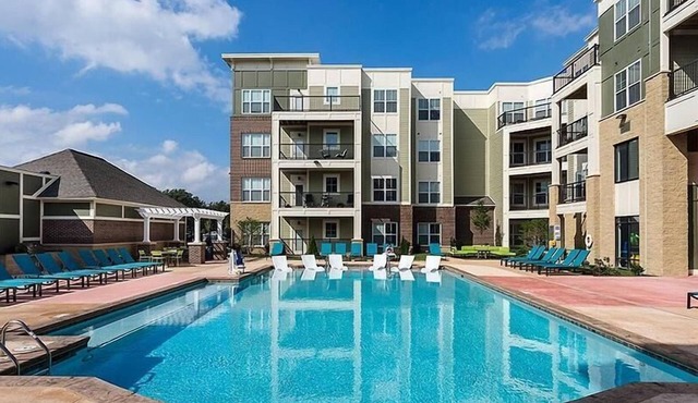 Landing at Mosaic at Levis Commons - 1 Bedroom in Downtown Perrysburg