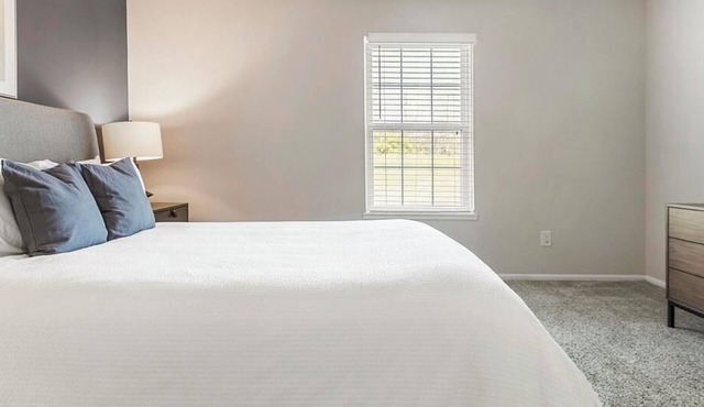 Landing at Oak Creek at Polaris - 1 Bedroom in Downtown Columbus