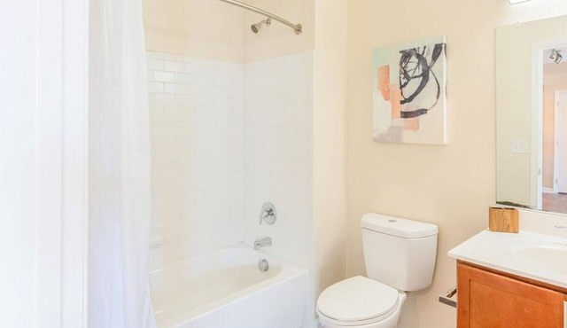 Landing at Orchard Meadows Apartment Homes - 2 Bedrooms in Downtown Ellicott City