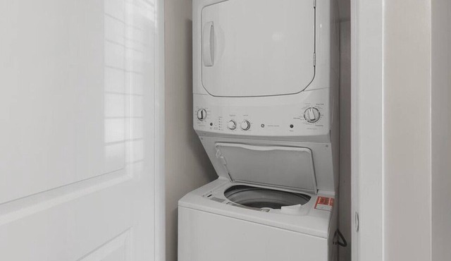 Landing at Park 216 Apartments - 1 Bedroom in Downtown Suffolk