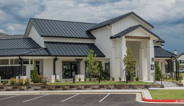 Landing at Redbud Ranch - 2 Bedrooms in Broken Arrow