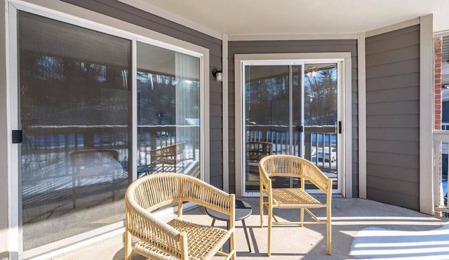 Landing at Reflection Cove Apartments - 1 Bedroom in Town And Country