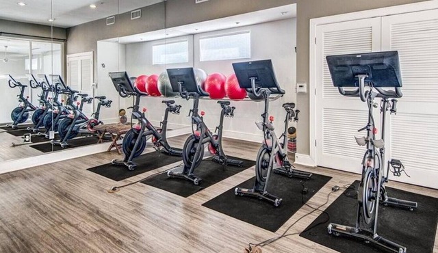 Landing at Republic at Alamo Heights - 1 Bedroom in Uptown