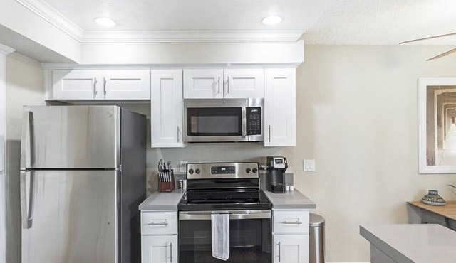 Landing at Reserve at Chino Hills - Studio in Los Serranos