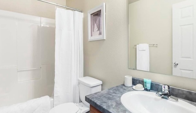 Landing at Rock Creek Commons - 2 Bedrooms in Orchards