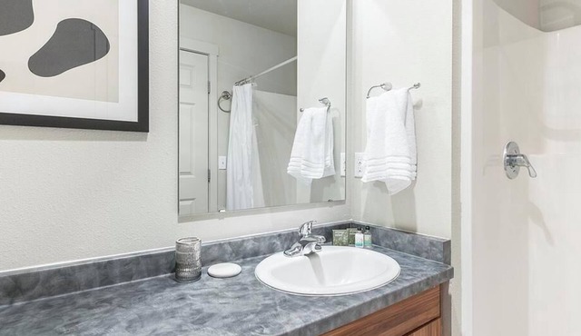 Landing at Rock Creek Commons - 2 Bedrooms in Orchards