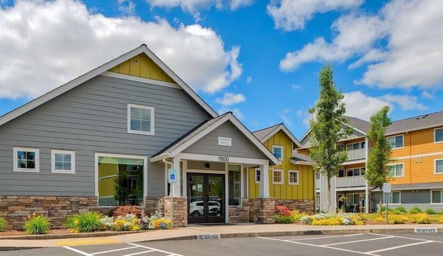 Landing at Rock Creek Commons - 2 Bedrooms in Orchards