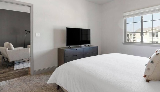 Landing at Shannon Creek Apartments - 1 Bedroom in Downtown Burleson
