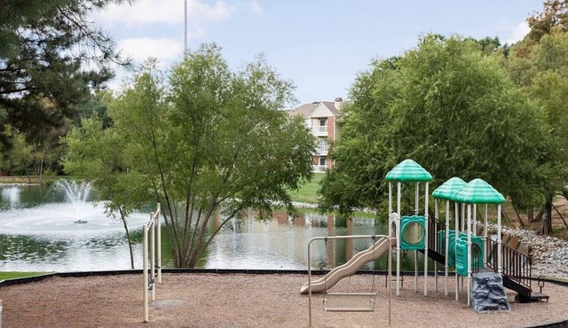 Landing at Stonebridge Crossing Apartment Homes - 1 Bedroom in Downtown Cordova