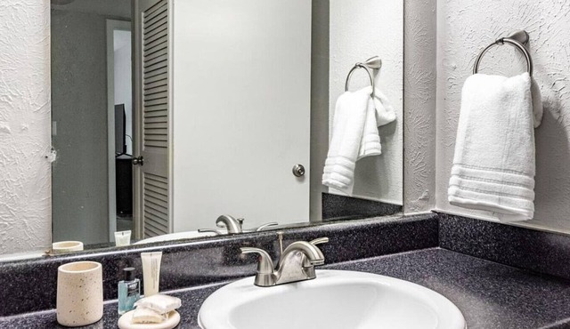 Landing at The Arbours of Hermitage - 1 Bedroom in Downtown Hermitage