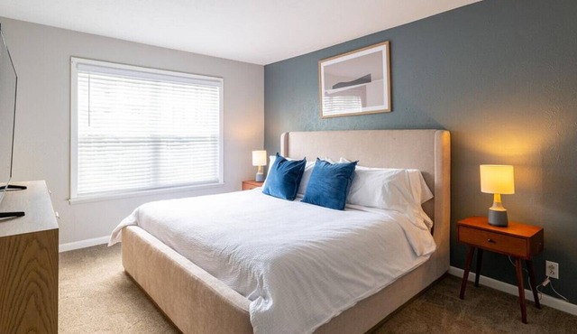 Landing at The Arbours of Hermitage - 2 Bedrooms in Downtown Hermitage