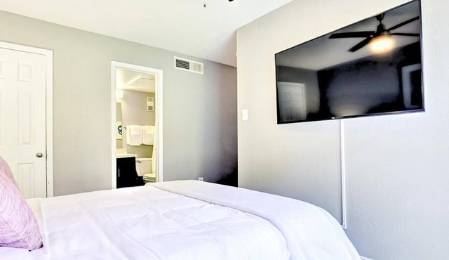 Landing at The Edison Apartments - 1 Bedroom in Briar Forest