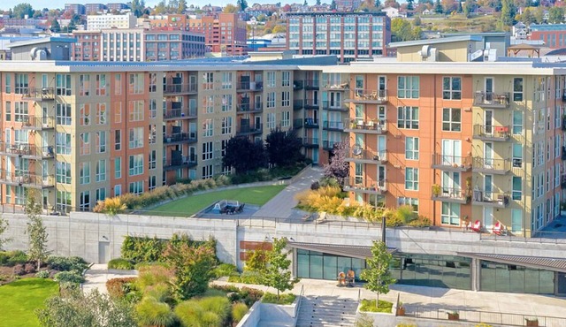 Landing at The Henry - 1 Bedroom in New Tacoma