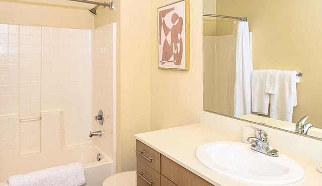 Landing at The Henry - 2 Bedrooms in New Tacoma