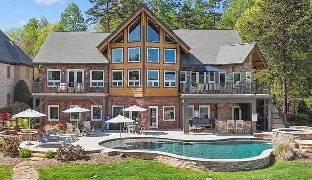 Landing At The Lake: Craftsman Style Home w Pool, Hot Tub