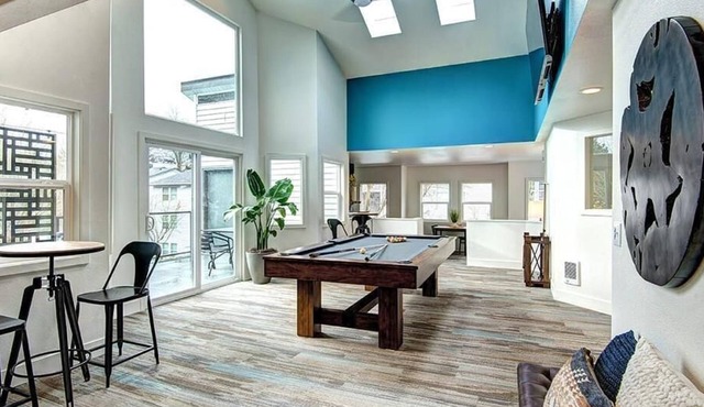 Landing at The Lynx Apartments - 1 Bedroom in Westmont