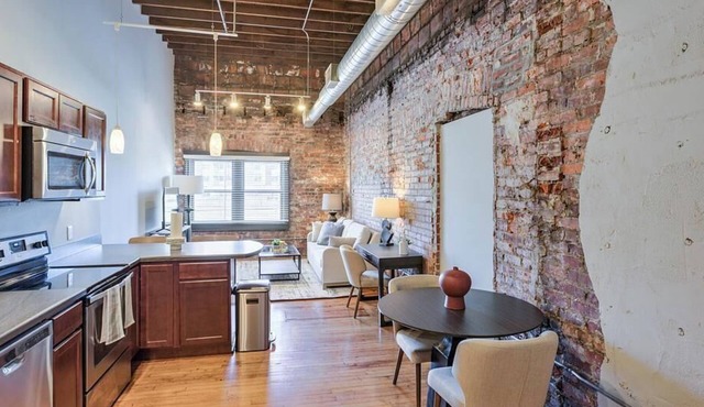 Landing at The Rochester Apartments - 1 Bedroom in Downtown