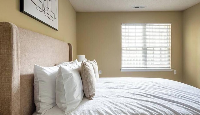 Landing at Trellis Pointe - 1 Bedroom in Downtown Holly Springs