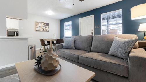 Landing at Villa de Oro - 1 Bedroom in South Sa.