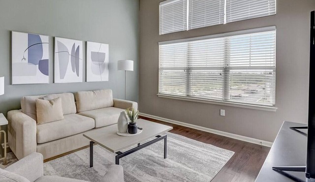 Landing at Village West Luxury Apartments - 1 Bedroom in I 435 West Kc Ks