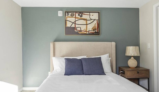 Landing at Winterfield at Midlothian Apartments - 1 Bedroom in Downtown Midlothian