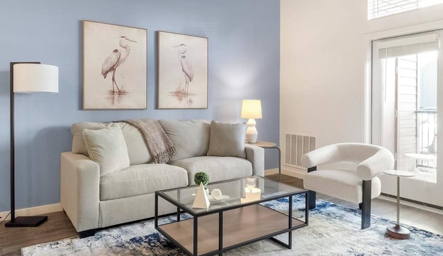 Landing | Beautiful 1BD, Gym, Pool